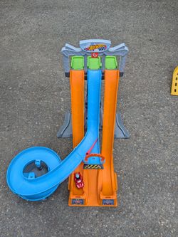 Hot wheel stunt track