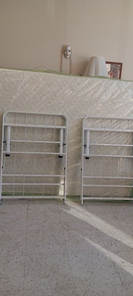 Sealy Cacoon Double Matress With Metal Platfoom