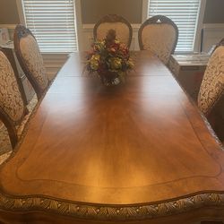 Elegant 8 Piece Dining Wood Set and Hutch