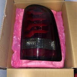 2009-2018 Ram 1500 Lights. Doesn’t Have Adaptor For Stock LED taillights. Works On Halogen Tailight Trucks