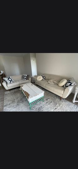Couch set