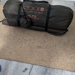 Camping/Backpacking Tent 4 Person * Carpa para 4 personas