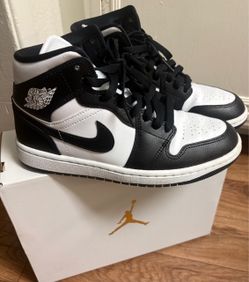Air Jordan 1 High Black and White