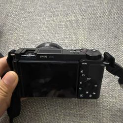 The camera ZV-E10L is basically brand new,