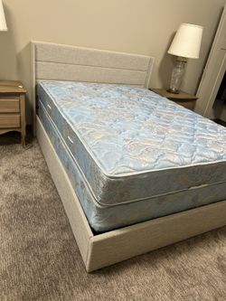 Queen Mattress (mattress Only/no Frame)