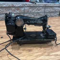 1952 Singer Sewing Machine 
