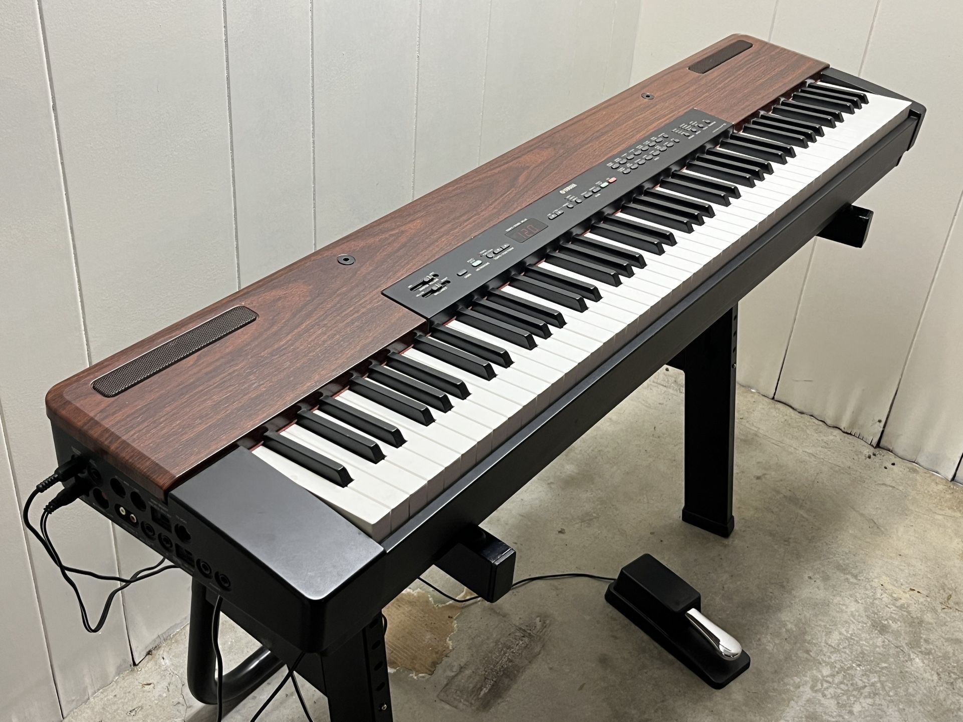 Yamaha P-120 Digital Piano