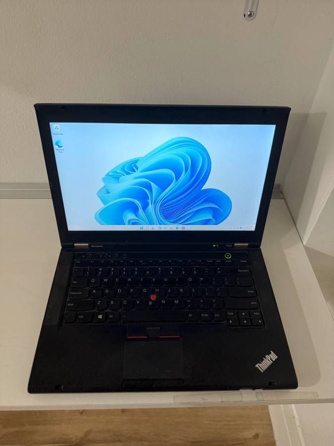 ThinkPad laptop 14 inch i5 processor win 11