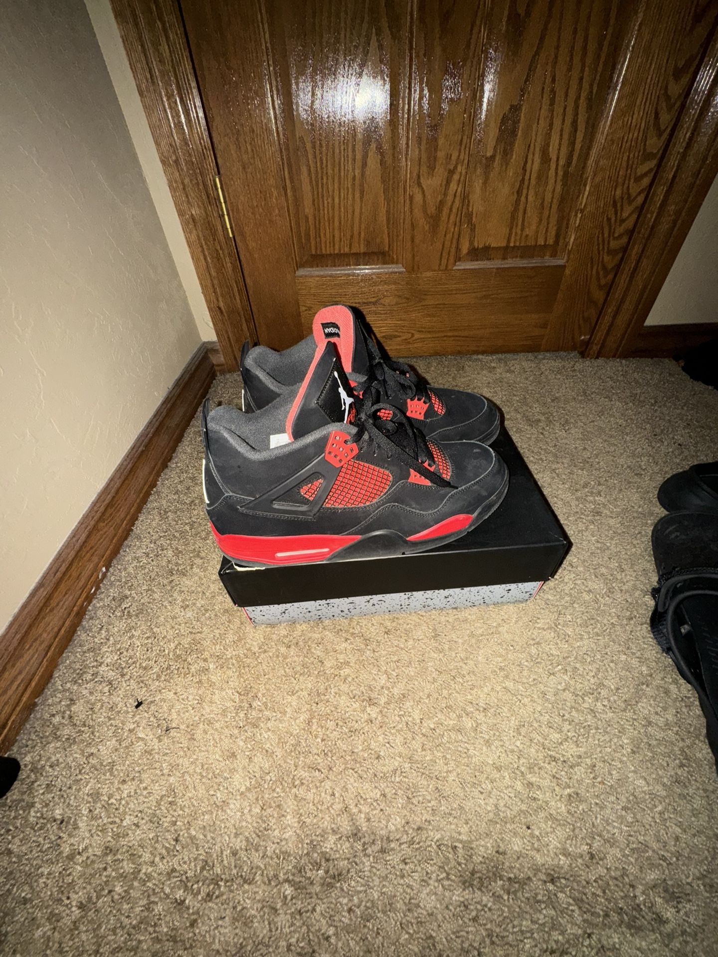 Jordan 4 red Thunder 