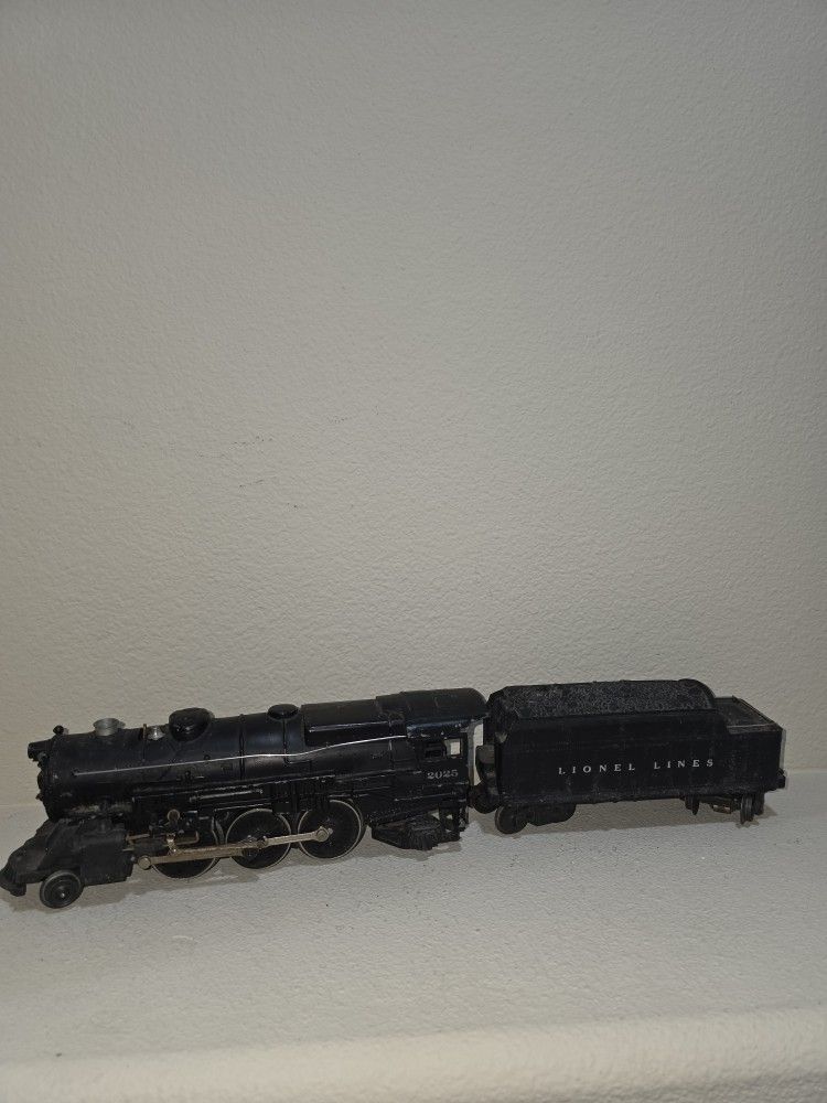 LIONEL #2025 2-6-4 LOCOMOTIVE & #6466W TENDER - 1952 