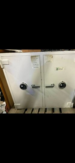 FireKing / Cennox High-Security Double-Door Pharmacy Safe
​Model: B3641WD2-FK1
​Security Ratings: DEA-Approved