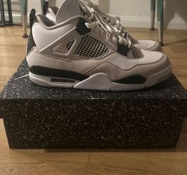 Jordan 4 “Military Black” - SIZE 10 ( Used)
