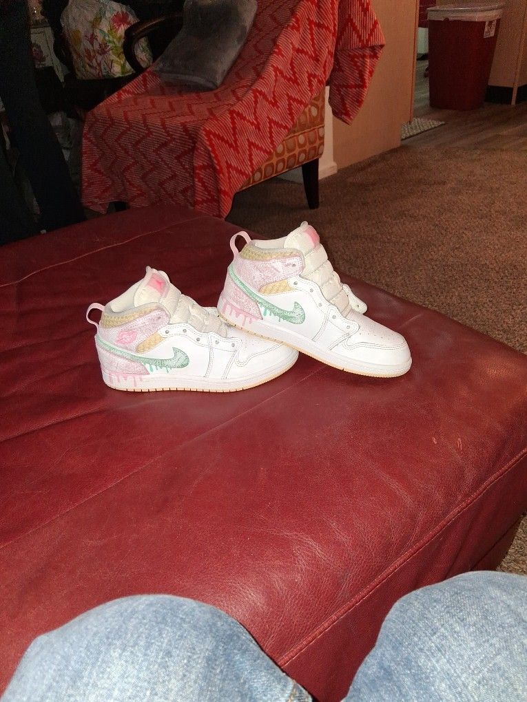 JORDAN. RETRO KIDS SHOES