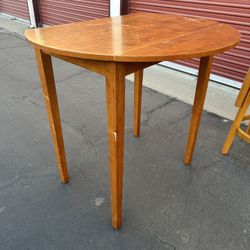 2 High Top Tables With 4 Bar Stools 