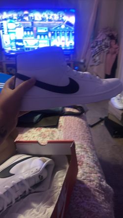 Brand new men’s Nike court royal 2 mid
