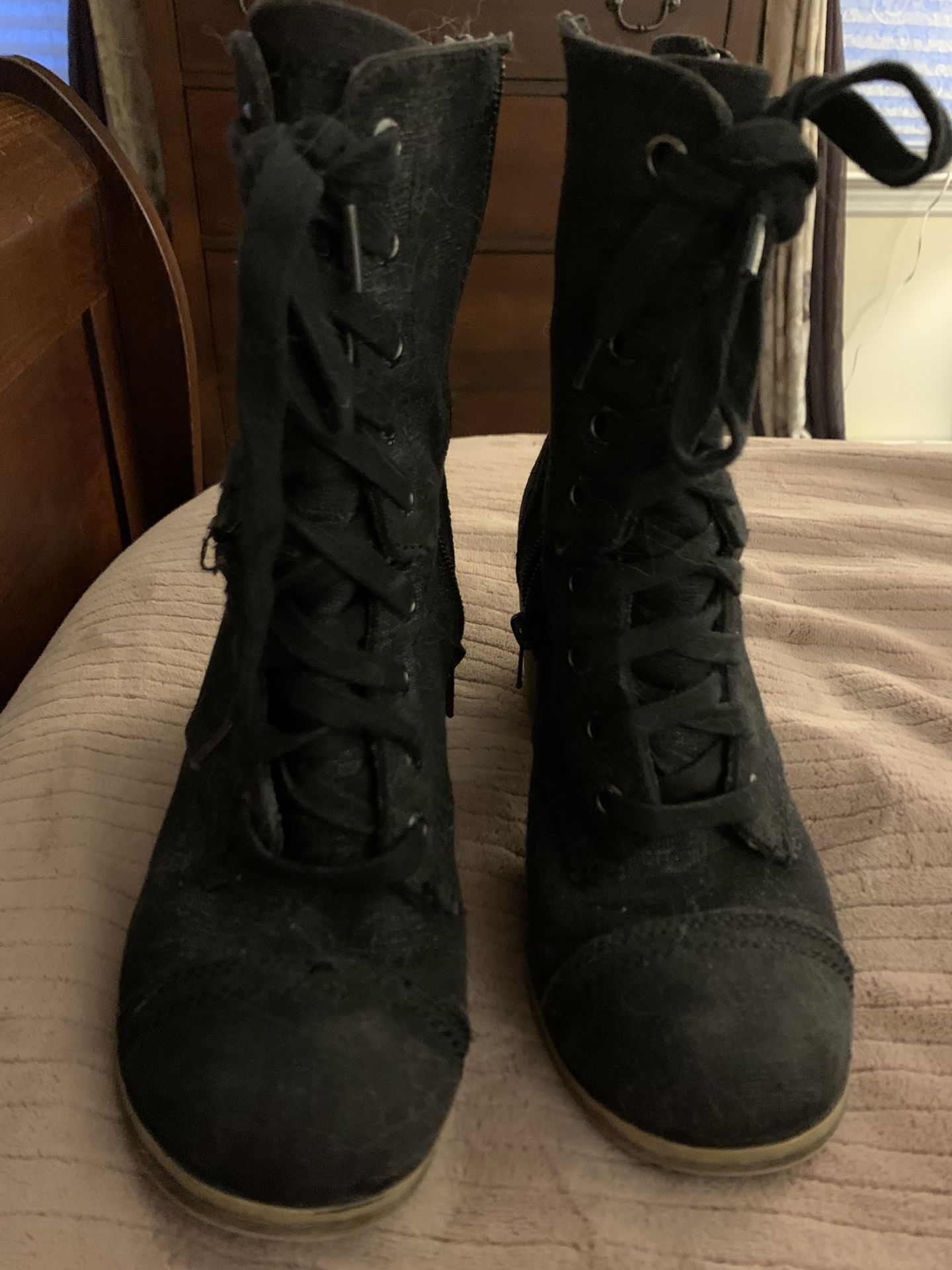 Super Cute Size 8 Boots