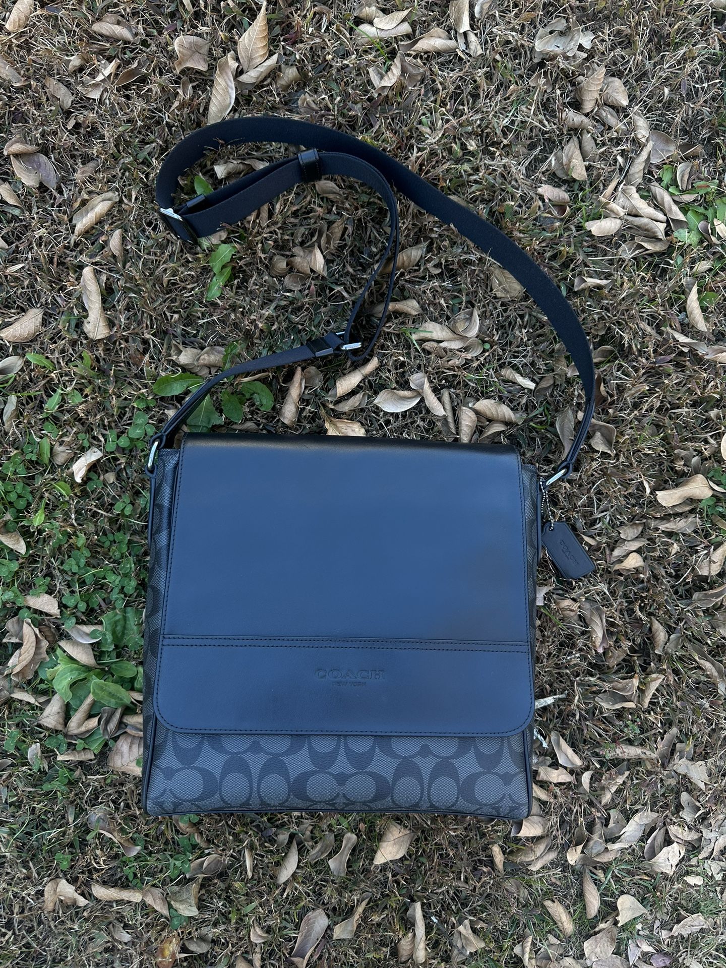 Coach Signature Canvas Messenger Bag (MENS)