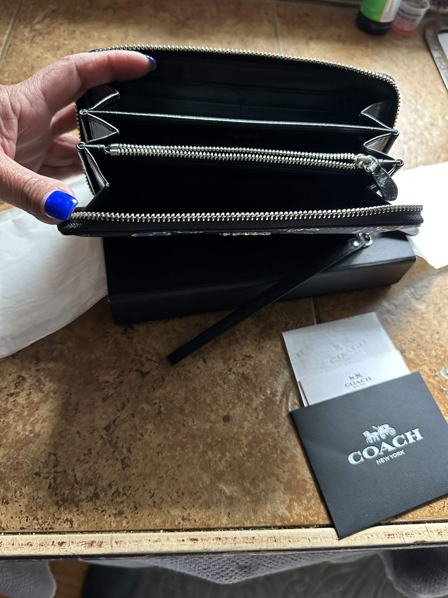 Authentic Coach Wallet Wristlet Brand New Jewelry Accessories
