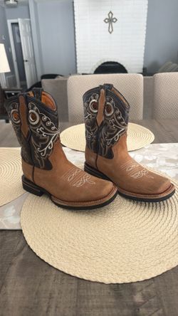Botas para niño # 5 USA.          #.  22   Mexicano