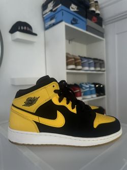 Jordan 1 Retro Mid New Love 