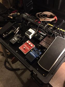 SKB Pedal Board with all you see.