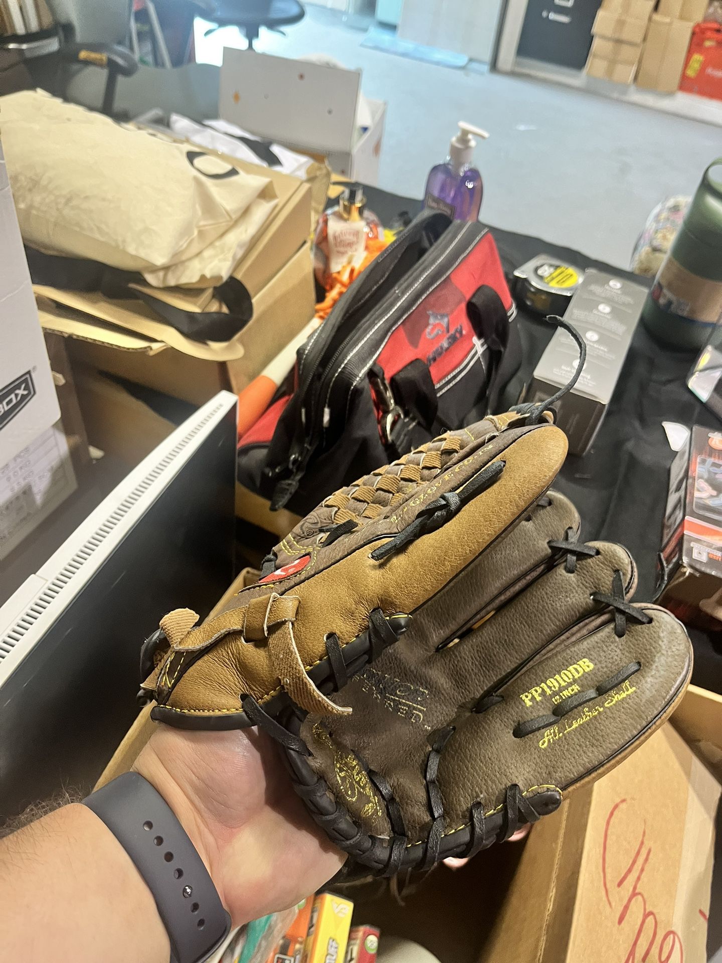 Baseball glove, size regular