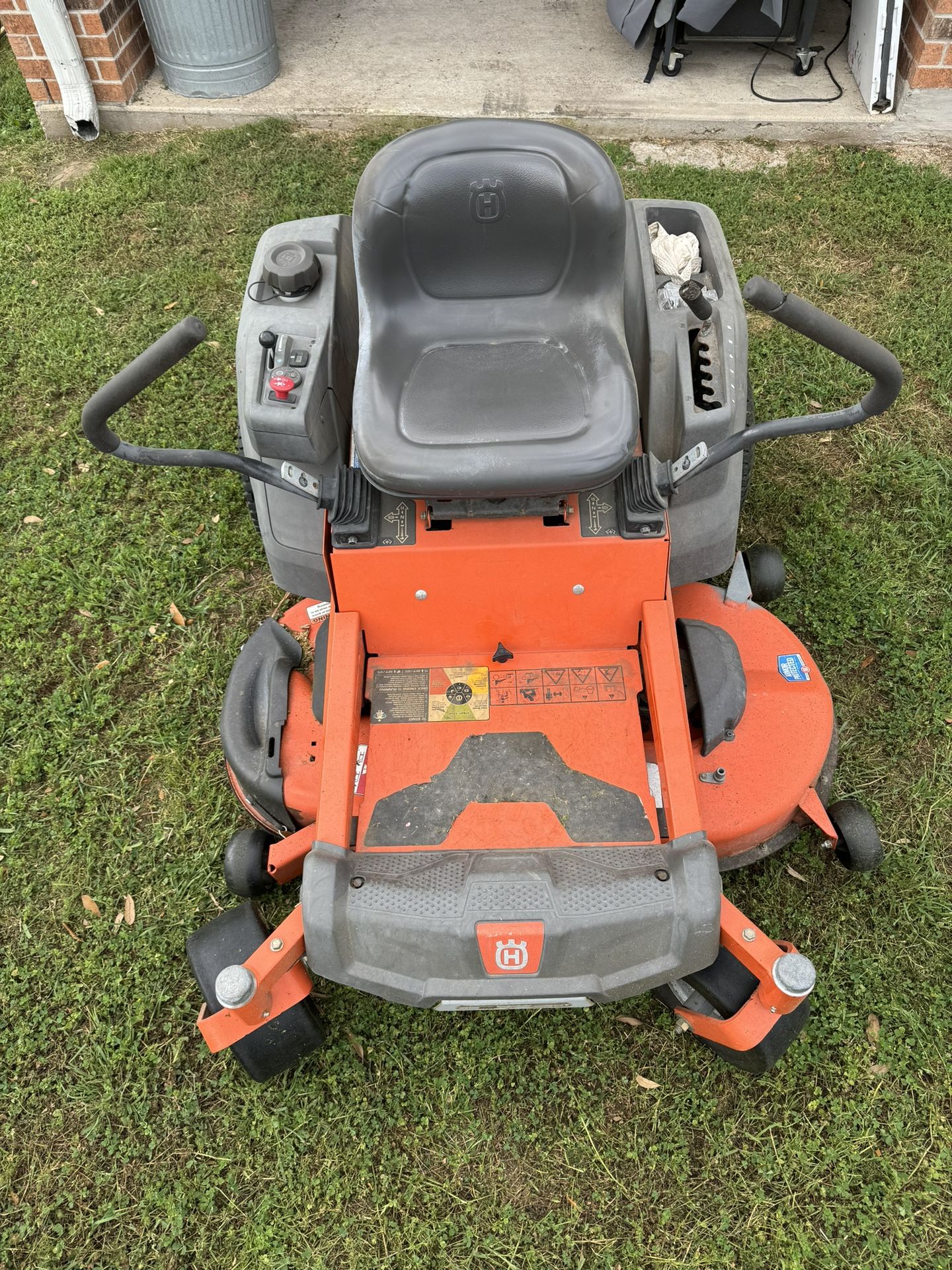 Husqvarna Z246i Zero Turn Mower