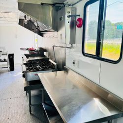 Food Trailer 