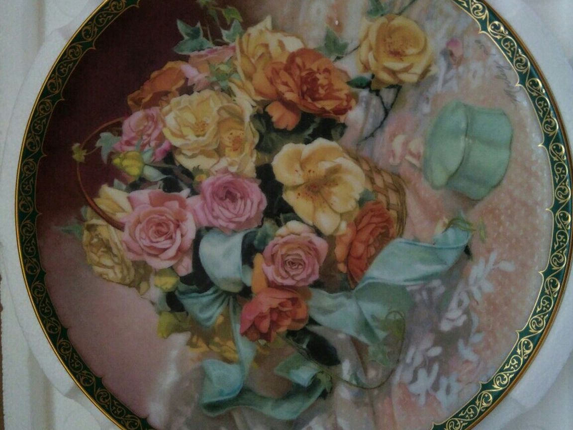 Vieonne Morley's Romantic Roses Collection Plates