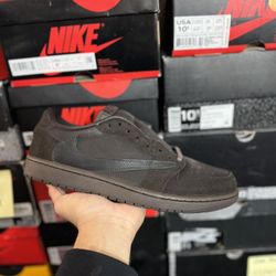 DS Jordan 1 Low Travis Scott Velvet Brown size 9.5 