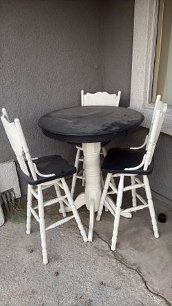 Round Pedestal Dining Table with 3 Chairs