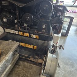 Central Pneumatic  30 Gallon 180PSI