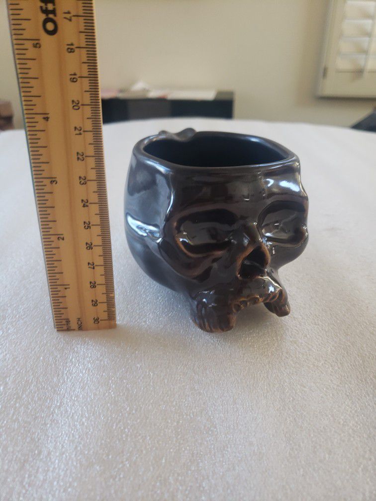 N. Peoria Excellent Condition Hardly Used Williams Sonoma  Skull Creepy Coffee Cup Please Read Description For Pick Up Location Options 