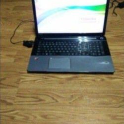 Toshiba satellite laptop 6gb ram, 1 tb HDD, 17" inch