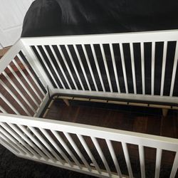 White Crib Excellent Condition