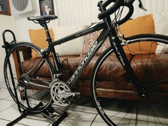 Cannondale synapse roadbike size small shimano tiagra 18 speeds like new..