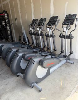 4 Lifefitness ellipticals
