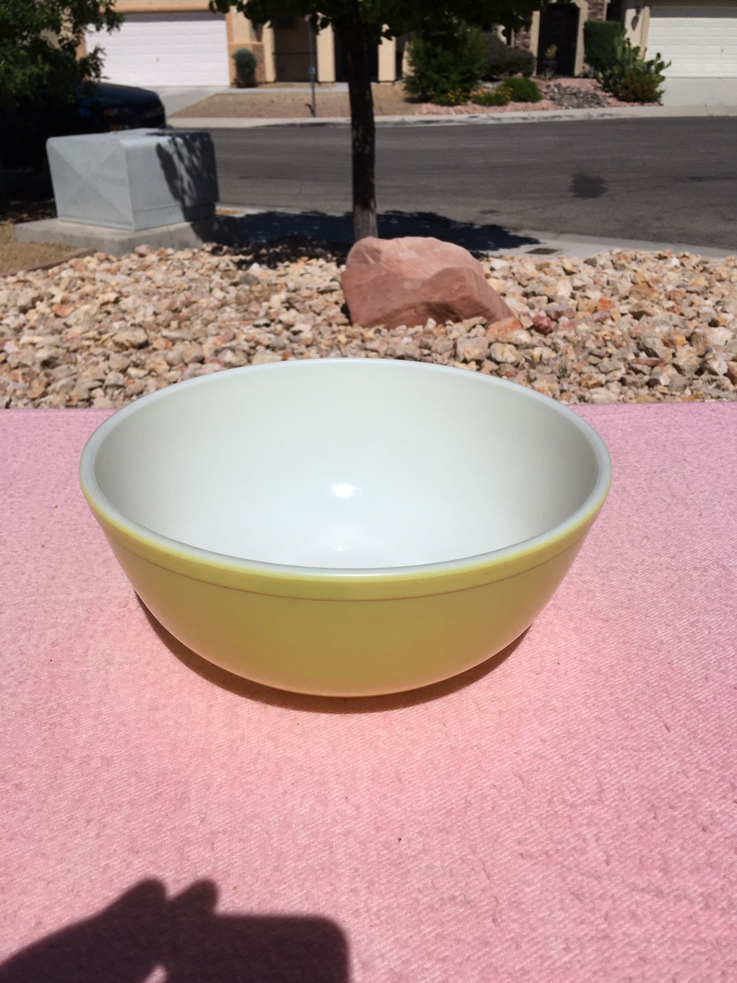 PYREX 404-41 Yellow Mixing Bowl