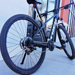 Like New 29 Inch Trek