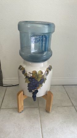 Counter top water dispenser