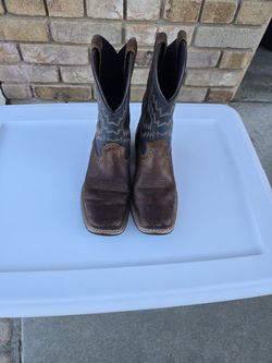 Kids ariat boots