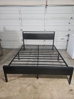 Queen Size Bed Frame, Good Conditions 👍, Black Color