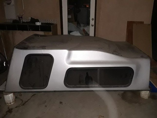 Camper shell for Chevy S10 long bed pickup or long bed pickup