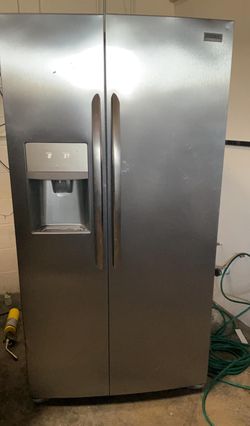 Frigidaire Side By Side Stainless Steel Refrigerator Fridge
