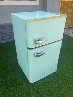 insignia  mini fridge
