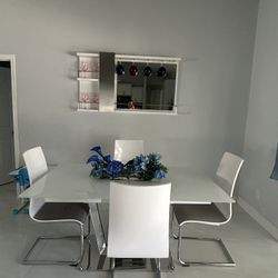 Tablet And The Thing In The Wall 