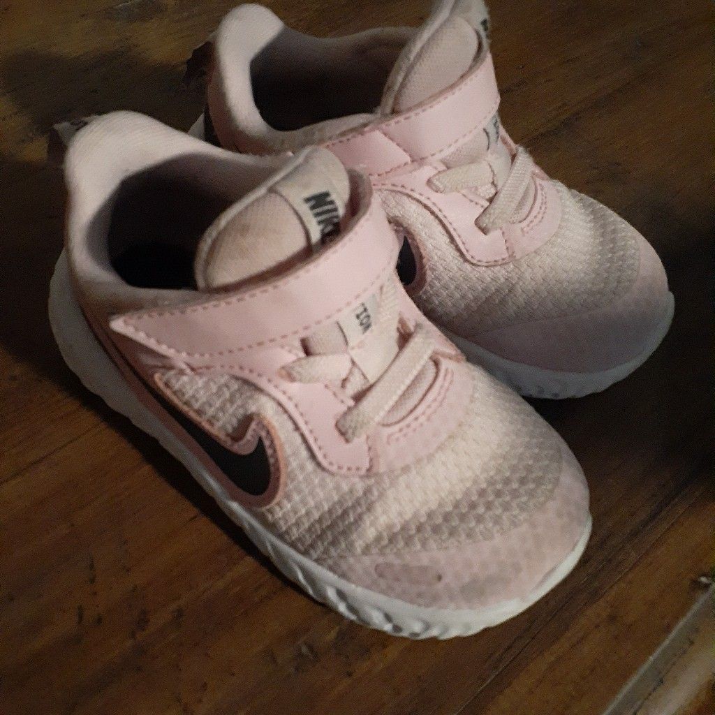 Toddler girl nike sneakers 8