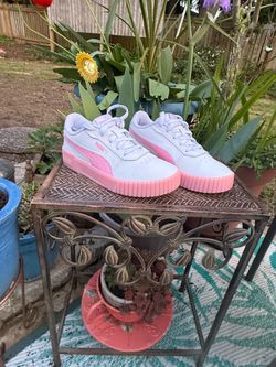New pink and white leather Pumas size 5.5