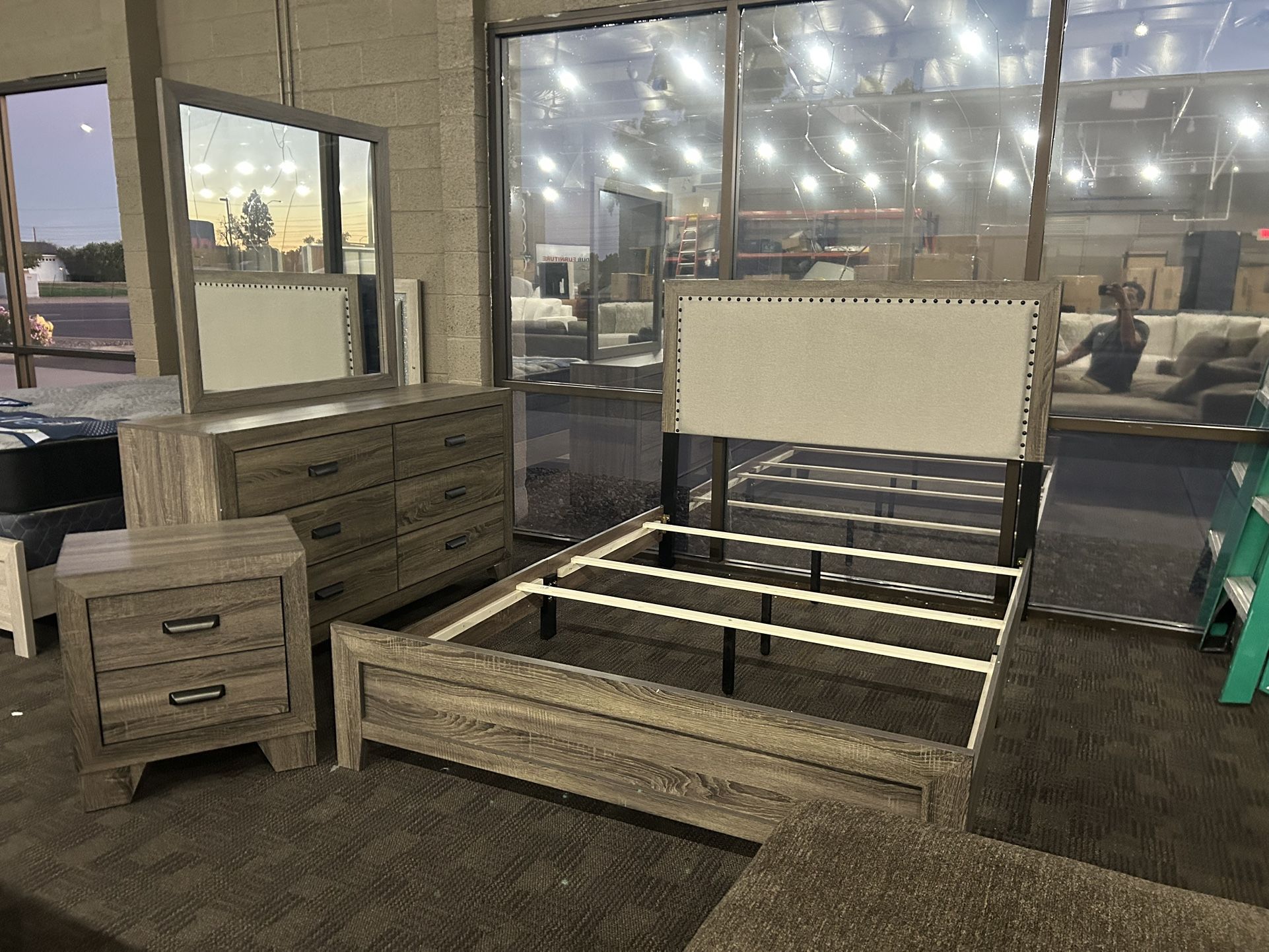 Farmhouse Queen Bedroom Set