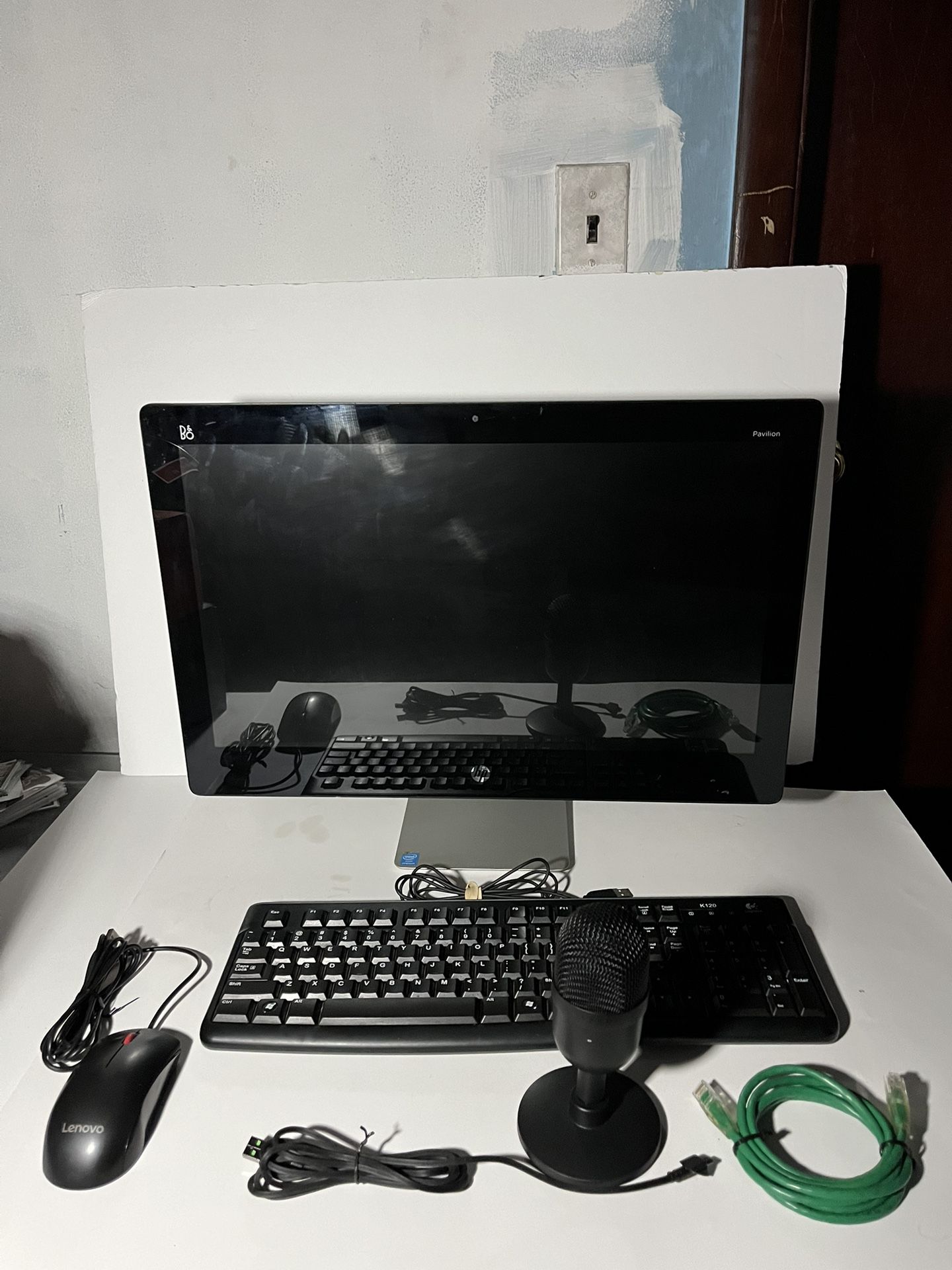 Hp 22-A113W 22" All in One Touchscreen Desktop Computer Pentium 2.9GHz 4gb 1TB